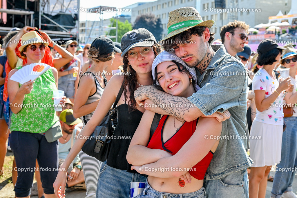 Lido Sounds Festival Linz 2024_ 28.06.2024-50 | 28.06.2024, Linz, AUT, Lido Sounds Festival Linz 2024, im Bild Besucher, Menschen, Musik, Festival