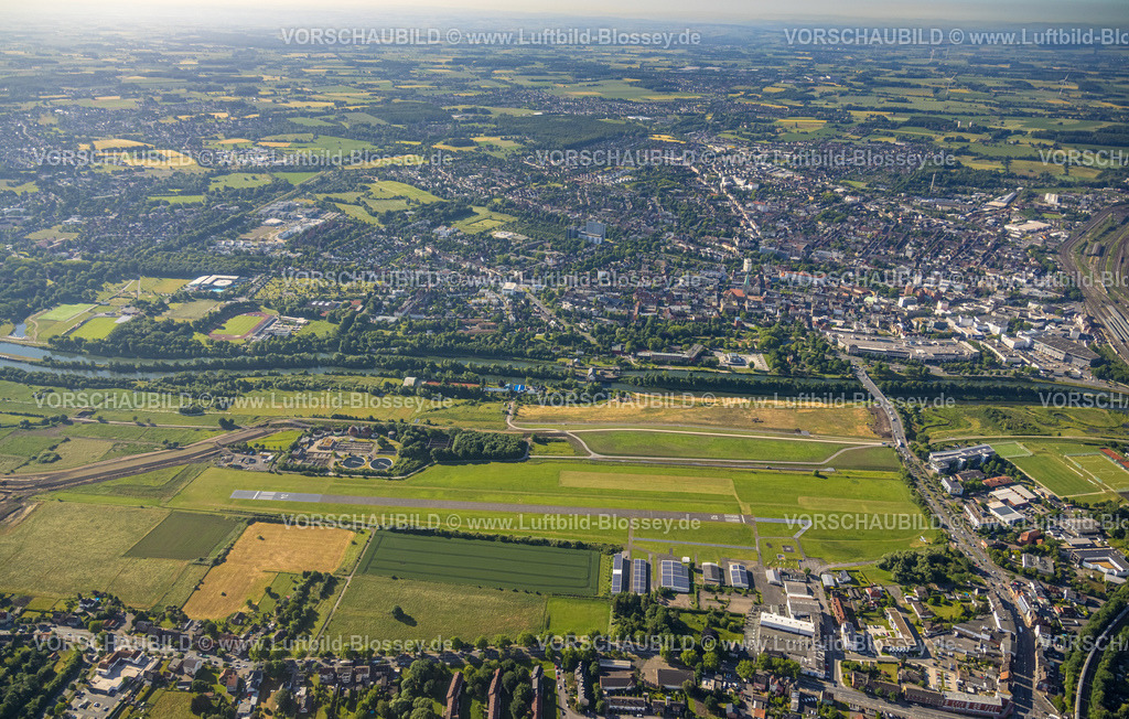 Hamm220601458 | Luftbild, Flugplatz Hamm-Lippewiesen,Start- und Landebahn, Baustelle Erlebensraum Lippeaue am Fluss Lippe, Kläranlage Hamm Mattenbecke,Blick zur City, Heessen, Hamm, Ruhrgebiet, Nordrhein-Westfalen, Deutschland