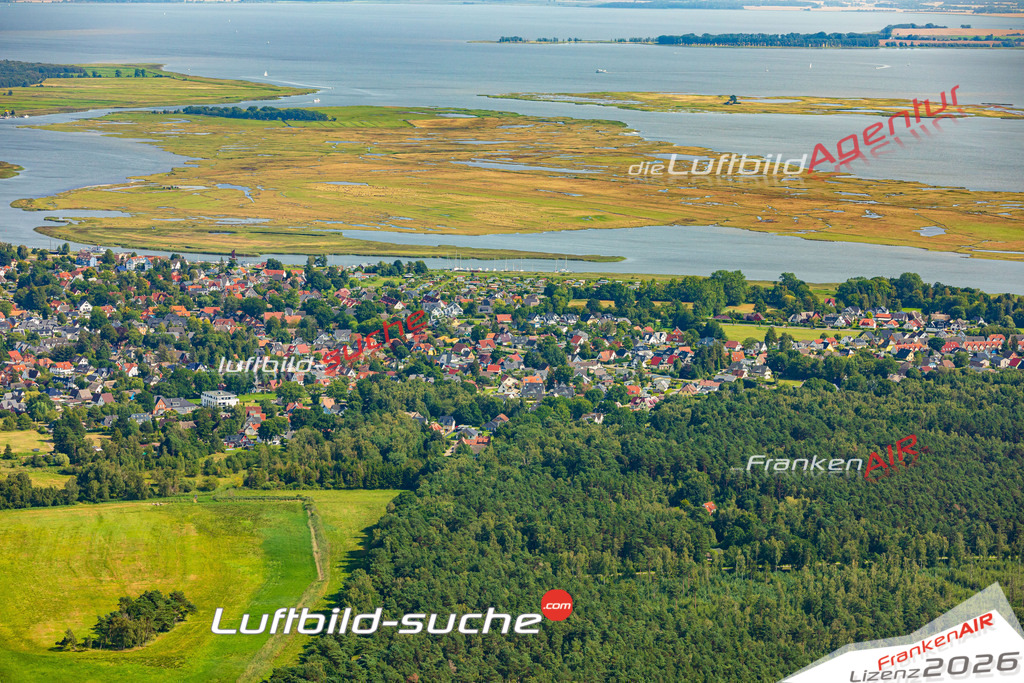 Neue Luftbildaufnahme der Stadt Zingst - Das Luftbild wurde 2025 vom UL-Flugzeug heraus erstellt ( keine Drohnenaufnahme ) - Hochauflösende Luftaufnahme - für Wandbilder und großformatige Ausdrucke geeignet. Das besondere Geschenk!Hier alle&nbsp;Infos zur Lizenzierung der LuftaufnahmeWir fliegen auch dieses Jahr wieder in Ihre Region um Luftbilder zu erstellen.- Luftbild anfragen