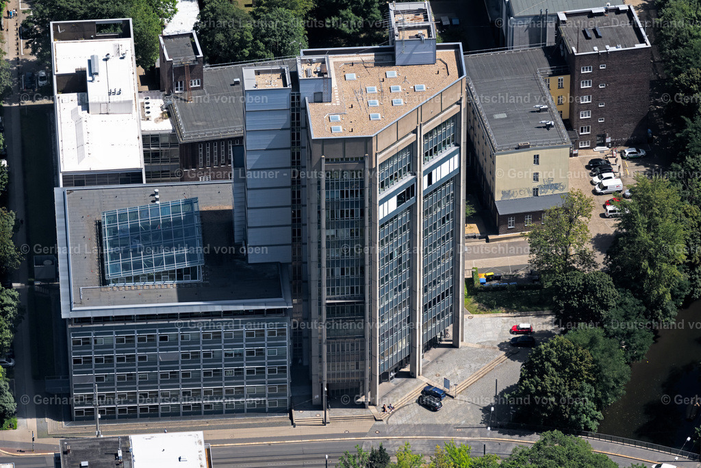 4035630 | BRAUNSCHWEIG 31.07.2020 Hochhaus- Gebäude der Universität der TU Technische Universität an der Mühlenpfordtstraße im Ortsteil Nordstadt in Braunschweig im Bundesland Niedersachsen, Deutschland. Weiterführende Informationen bei: Technische Universität Braunschweig. // High-rise building of the university of TU Technische Universitaet on street Muehlenpfordtstrasse in the district Nordstadt in Brunswick in the state Lower Saxony, Germany. Further information at: Technische Universitaet Braunschweig. Foto: Gerhard Launer
