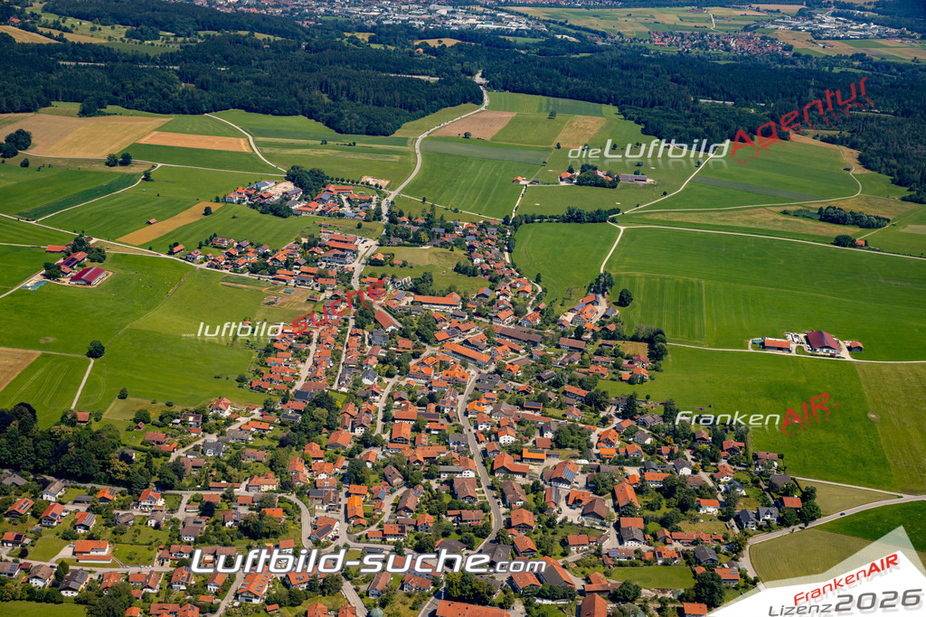 Das Luftbild zeigt :  Münsing - Die Luftaufnahme wurde 2024 vom UL-Flugzeug aus erstellt ( keine Drohne ) - Hochauflösende Luftaufnahme - Für grossformatige Ausdrucke geeignet. Die Geschenkidee !Mit Lizenz und Bildrechte bestellbar