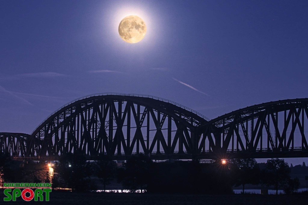 ROBE9853Mont | Bildergalerie von Sport-Ereignissen aber auch von weiteren spannenden Dingen - nicht nur vom Niederrhein. In Anlehnung an den bekannten Spruch von Hanns Dieter Hüsch heißt das Motto: "Niederrhein ist überall".  - Realisiert mit Pictrs.com