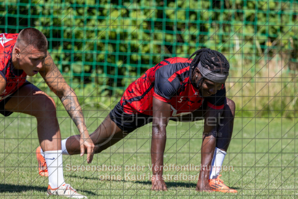 20250629_110125_1341 | #,1.Göppinger SV, Fussball, Oberliga BW - Trainingsauftakt, Saison 2025/2026, Rasensportplatz Stadion SV Göppingen, Hohenstaufenstr. 116, 73033 Göppingen, 29.06.2025 - 10:30 Uhr,Foto: PhotoPeet-Sportfotografie/Peter Harich