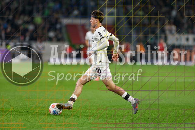 Borussia Mönchengladbach vs SC Freiburg - Bundesliga  | Mönchengladbach, Deutschland, 05.10.25:   Philipp Sander (Borussia Mönchengladbach) in Aktion am Ball, Einzelaktion waehrend des Spiels der Bundesliga zwischen Borussia Mönchengladbach vs SC Freiburg im Stadion im Borussia Park(Foto von Brauer-Fotoagentur / Adrian Schlueter)
