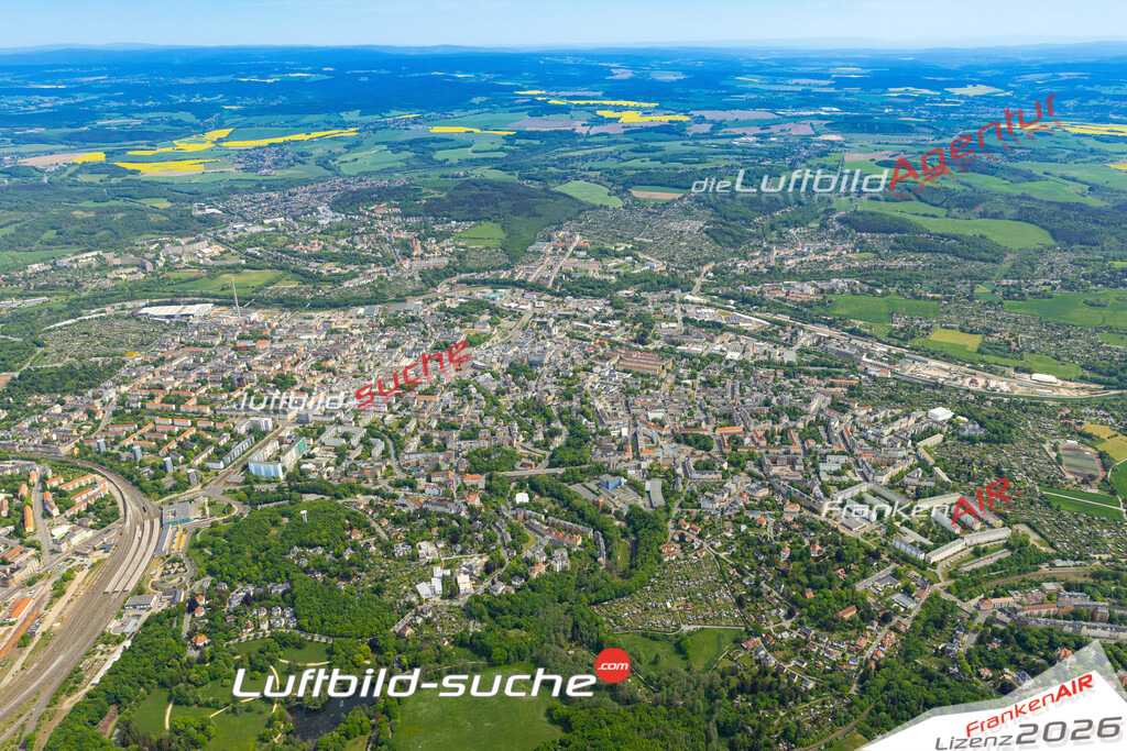 Das Luftbild der Stadt Plauen wurde 2022 vom Flugzeug heraus erstellt (keine Drohnen-Aufnahmen) Aufnahmehöhe ca.450 Meter- hohe Bildauflösung und Druck-Qualität. Garantiert!