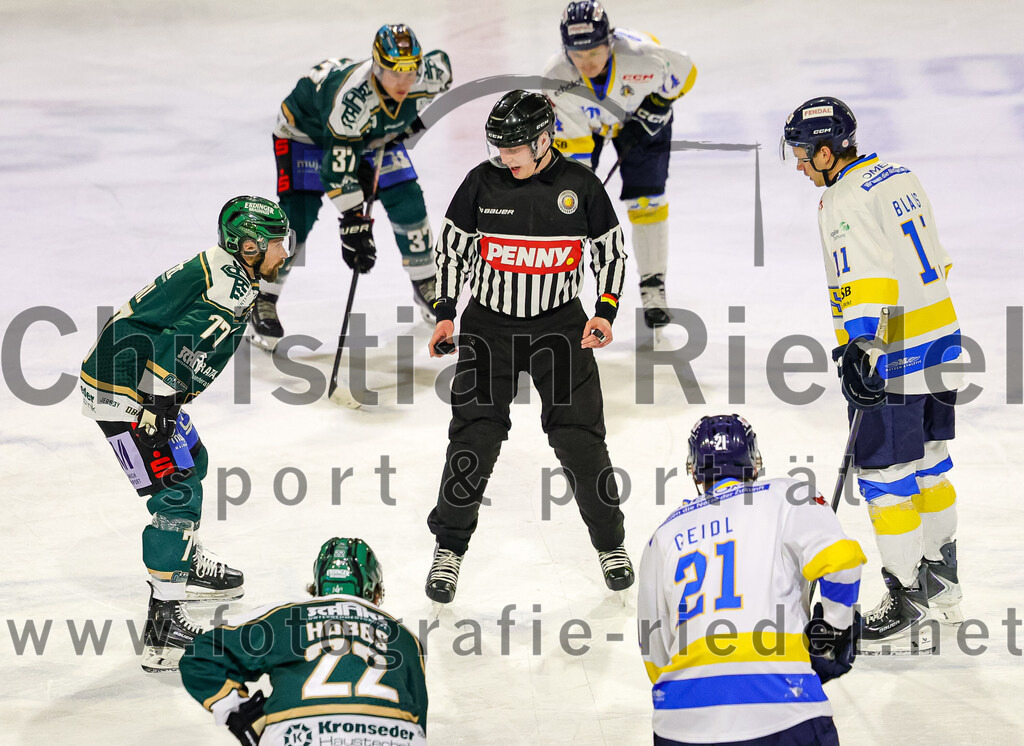 2026-01-09_064_TSV_Erding_gegen_Stuttgart_Rebels | Erding, Deutschland, 09.01.2026:Eishockey, Oberliga Süd 2025 / 2026, 35. Spieltag, TSV Erding gegen Stuttgart Rebels, Endergebnis: Philipp Michl (Erding Gladiators, #77), Alex Blais (Stuttgart Rebels, #11)Foto: Christian Riedel / fotografie-riedel.net