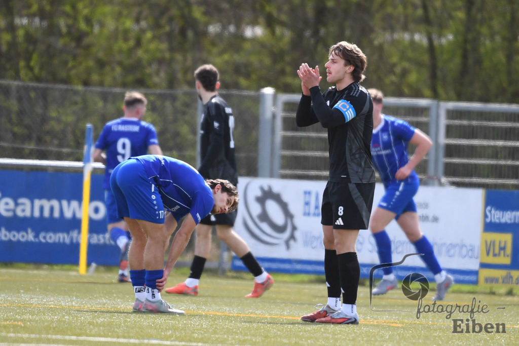 FC Rastede-VFl Stenum | Herren Bezirksliga 2; FC Rastede (blau)-VFL Stenum (schwarz) am 29.03.2026 in Rastede (Sportanlage Köttersweg), Photo: Philip Eiben 2026 - Realisiert mit Pictrs.com