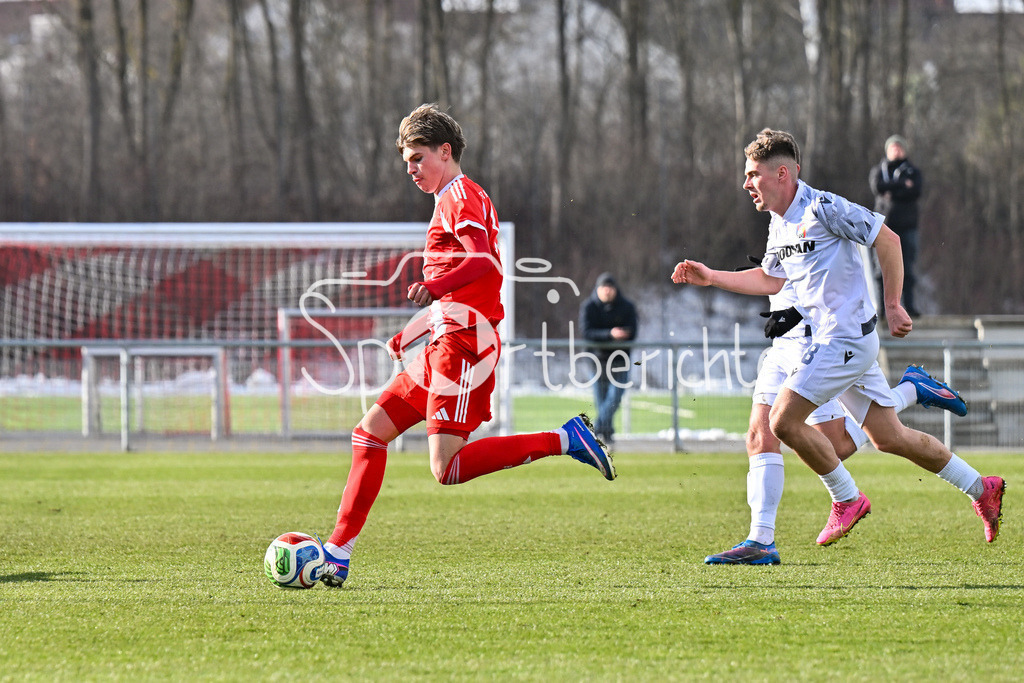 FC Bayern Amateure - FC Viktoria Pilsen U23 | MUNICH, GERMANY - 03. FEBRUARY: im Bild Guido DELLA ROVERE (FC Bayern München II 10) auf dem Weg zum 1-0 für die Bayern / Tor / Torschuetze / Freude / Happy während dem Testspiel zwischen den Amateuren des FC Bayern und dem FC Viktoria Pilsen B am FC Bayern Campus