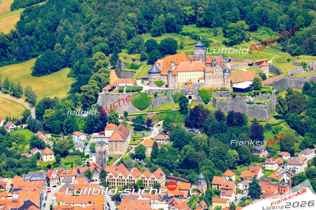 Die Luftaufnahme der Stadt Kronach wurde vom UL-Flugzeug heraus erstellt ( keine Drohne )- hohe Auflösung für beste Qualität