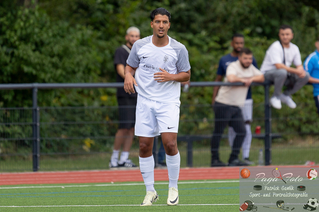 Testspiel: Spvgg. 03 Fechenheim - Türk Gücü Friedberg, 13.07.2024 | Anas El Allaoui (Spvgg. 03 Fechenheim #19), Freisteller, Portrait / Porträt, Spvgg. 03 Fechenheim - Türk Gücü Friedberg, Frankfurt am Main, Sportanlage Birsteiner Straße, 13.7.2024 - Realisiert mit Pictrs.com