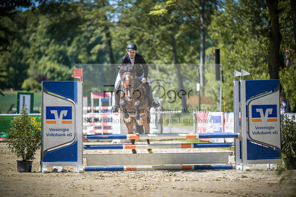 DOS_9953 | Entdecke hochwertige Reitturnierfotos von Foto Oger. Professionell, emotional und authentisch – jetzt Lieblingsmomente im Shop bestellen.Deutschlandweite Turnierfotografie. - Realisiert mit Pictrs.com