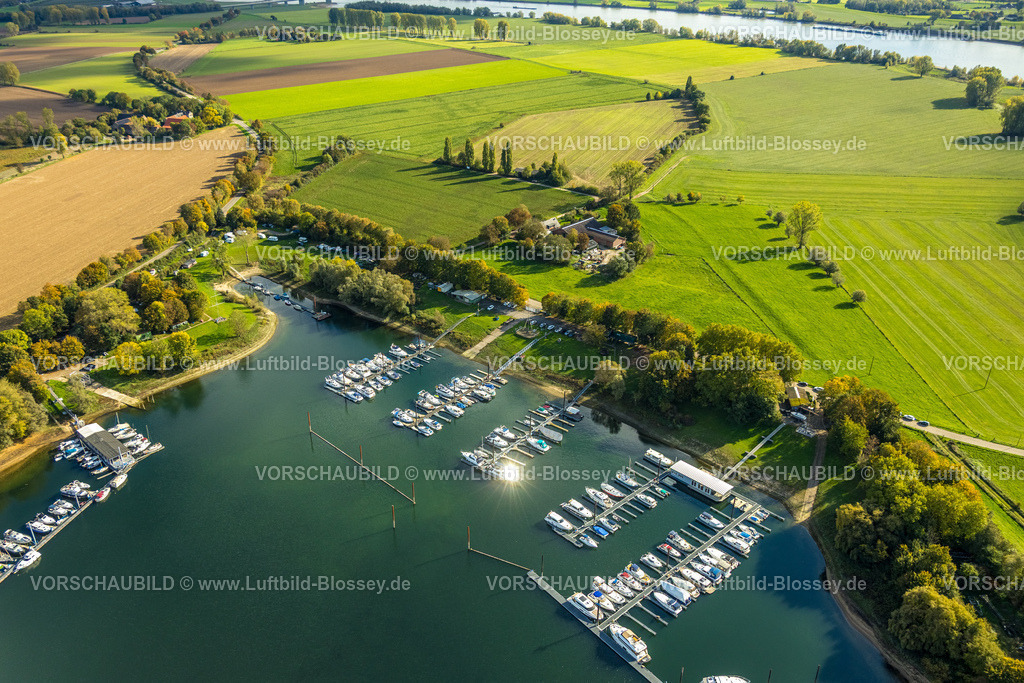 Rees251004953 | Luftbild, Mahnensee mit Segelbooten und Yachten, Mahnensee mit Segelbooten und Yachten, WSC Rees Yachtclub, Rheinberger Yacht-Club 1971 e. V., Reeserward, Rees, Niederrhein, Nordrhein-Westfalen, Deutschland