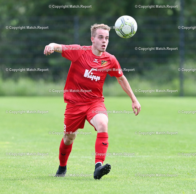 Fussball Verbandsliga 2021/2022: Testspiel SG Empfingen - FC Holzhausen | Fussball  Verbandsliga / Landesliga  2021/2022    03.07.2021TestspielSG Empfingen - FC HolzhausenFelix Plocher (FC Holzhausen) am BallFOTO: ULMER PressebildagenturxxNOxMODELxRELEASExx