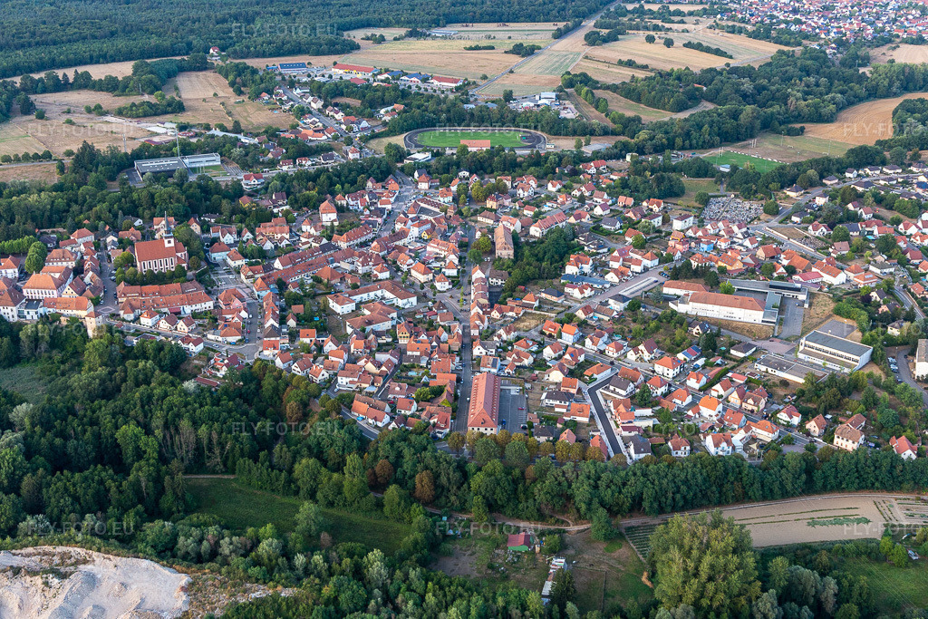 Vue aérienne: Vue de la ville à Lauterbourg dans le département Bas Rhin, France. Photo: IMG_134045.jpg prise le 21/08/2022 par Werner Riehm/FLY-FOTO.euRésolution de l'original: 5472 x 3648 px
