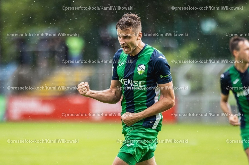 xKWI02082501014 | 02.08.2025, xkwix, Fußball, Regionalliga West, FC Gütersloh - 1. FC Bocholt, Ohlendorf Stadion im Heidewald: Torjubel nach dem Tor zum 6:3 durch Patrik Twardzik ( FC Gütersloh #18 ) 