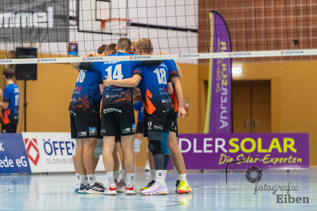 VSG Ammerland-TV Baden | Volleyball-Regionalliga; VSG Ammerland (blau)-TV Baden (weiß) am 19.10.2024; in Bad Zwischenahn (Sporthalle Schullerstraße), Photo: Philip Eiben 2024 - Realisiert mit Pictrs.com