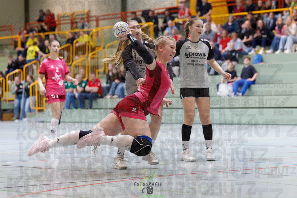 Hessenmeisterschaft wJC - Spiel um Platz 3; TuS Kriftel - SG Schenklengsfeld | Hessenmeisterschaft wJC - Spiel um Platz 3; TuS Kriftel - SG Schenklengsfeld am 22.03.2025 in Biedenkopf (Sporthalle Lahntalschule)Photo © 2025 - Jörg Heinrich - Realisiert mit Pictrs.com