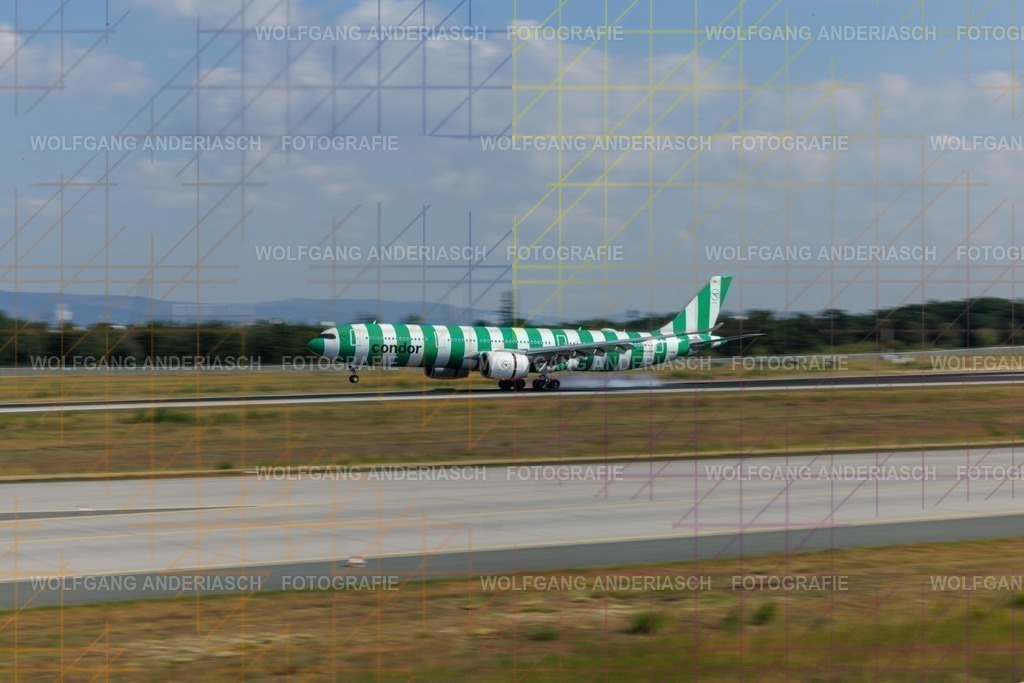 2025710-101023_FRA_25 R_R3B_3900 | Am Flughafen Frankfurt am Main treffen Dynamik und Präzision aufeinander: Startende und landende Flugzeuge verschiedenster Airlines, festgehalten in Farbe und Schwarz-Weiß. Von kraftvollen Silhouetten bis zur majestätischen Erscheinung der Königin der Lüfte – zeitlose Momente moderner Luftfahrt. - Realisiert mit Pictrs.com