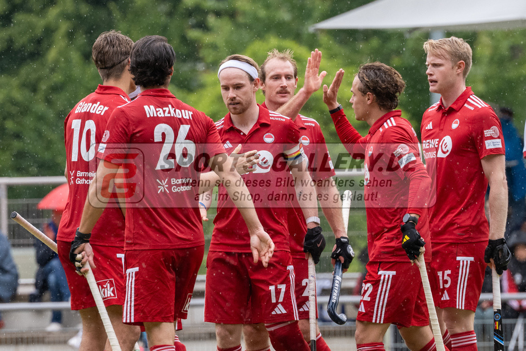 SFE_20250524_0089 | Köln, Deutschland, 24.05.2025:  Hockey 1. Bundesliga Herren Rot-Weiss Köln - Mannheimer THC im KTHC Stadion Rot-Weiss Köln Tennis and Hockey Club am 24.05.2025 in Köln, Deutschland. (Foto von Stephan Fehrmann)Köln, Germany, 24.05.2025: Hockey 1. Bundesliga Herren Rot-Weiss Köln - Mannheimer THC in KTHC Stadion Rot-Weiss Köln Tennis and Hockey Club at 24.05.2025 in Köln, Deutschland. (Foto from Stephan Fehrmann)