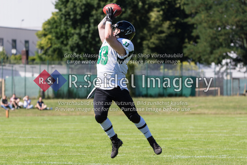 American Football, Saison 2022, Regionalliga Nord, Hamburg Blue Devils - Oldenburg Knights, Dr.-Hermann-Schnell-Sportplatz (Hamburg), 06.08.2022, 07. Gameweek | Jannik Franke (#33, Oldenburg, RB)