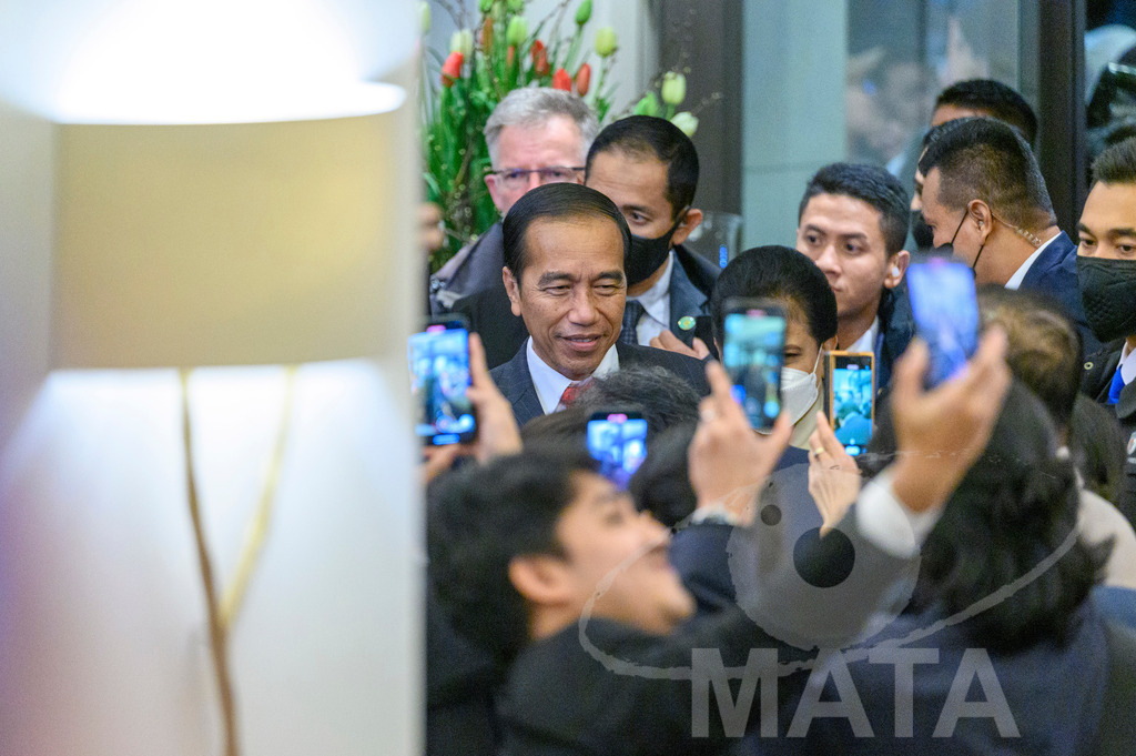 _DWA5450 | Welcoming Jokowi Widodo's arrival by the Indonesian people at Kastens Luisenhof Hotel in the context of the opening of Hannover Messe with Indonesia as Country Partner. Hannover, 15.04.2023 - Realisiert mit Pictrs.com