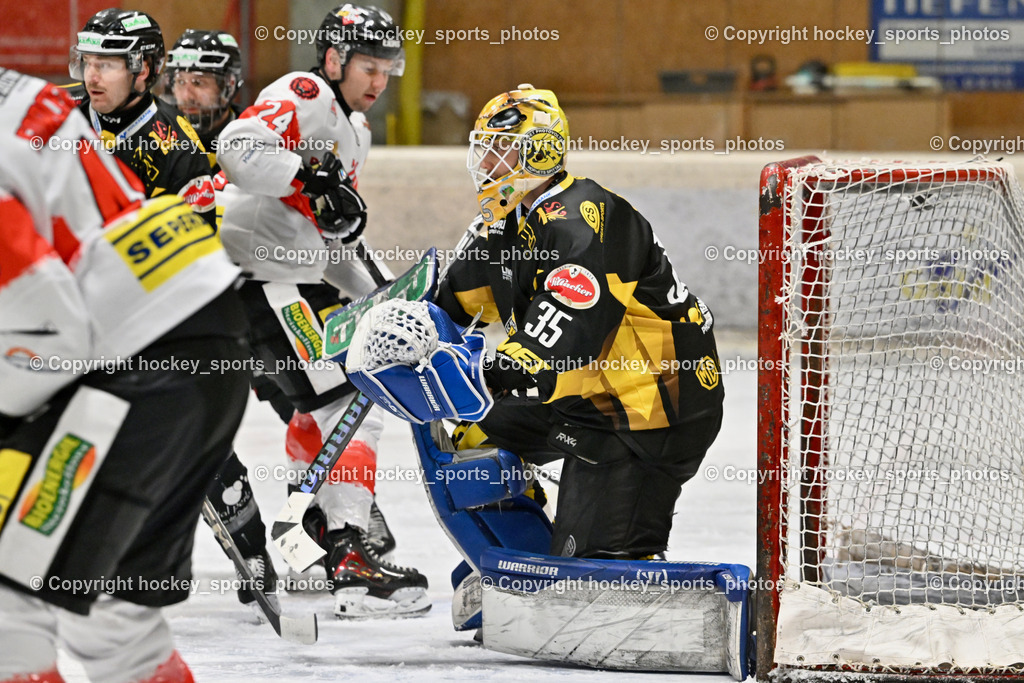 EC MET PHOTOVOLTAIK HORNETS SPITTAL vs. EV ZELTWEG MURTAL LIONS | #21 Steiner Kevin EC Hornets Spittal, #35 Egger Luca EC Hornets Spittal, #24 Grüneis Michael EV ZELTWEG MURTAL LIONS, EC MET PHOTOVOLTAIK HORNETS SPITTAL vs. EV ZELTWEG MURTAL LIONS, EC MET PHOTOVOLTAIK HORNETS SPITTAL vs. EV ZELTWEG MURTAL LIONS am 08.02.2026 in Spittal an der Drau (Eissportzentrum Spittal), Austria, (Photo by Bernd Stefan)