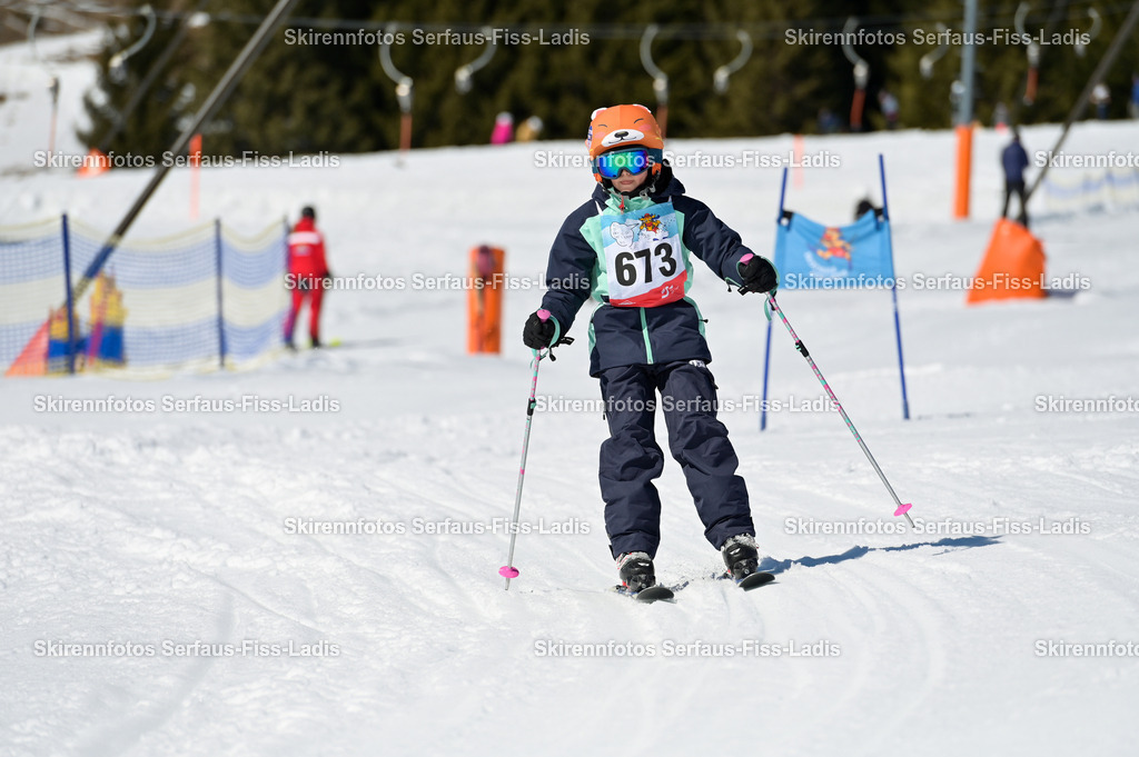 SRF_27.02.2026_795 | Skirennfotos,Serfaus,Fiss,Ladis,Kinderskirennen,Winter,Tirol,Oberland,skirace,SFL,feelfree,weil wir's genießen,ski,Ski,skifahren,Sonnenplateau, - Realisiert mit Pictrs.com