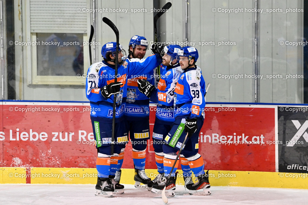 ESC SPARKASSE STEINDORF vs. EV ZELTWEG MURTAL LIONS | Jubel ESC Steindorf Mannschaft, #71 Dobnig Elias ESC Steindorf, #95 Gelfanov Ruslan ESC Steindorf, #19 Friedrich Lukas ESC Steindorf, #88 Groyer Fabian ESC Steindorf, ESC SPARKASSE STEINDORF vs. EV ZELTWEG MURTAL LIONS, ESC SPARKASSE STEINDORF vs. EV ZELTWEG MURTAL LIONS am 27.12.2025 in Steindorf (Ossiachersee Halle), Austria, (Photo by Bernd Stefan)