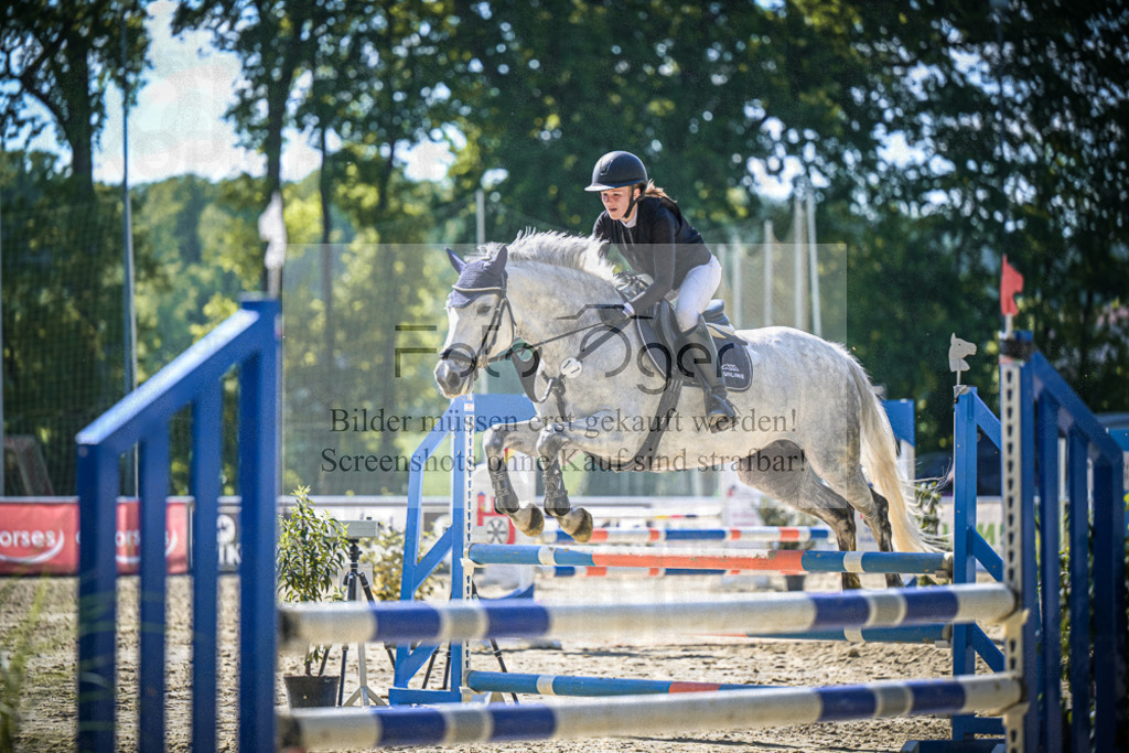 DOS_2791 | Entdecke hochwertige Reitturnierfotos von Foto Oger. Professionell, emotional und authentisch – jetzt Lieblingsmomente im Shop bestellen.Deutschlandweite Turnierfotografie. - Realisiert mit Pictrs.com