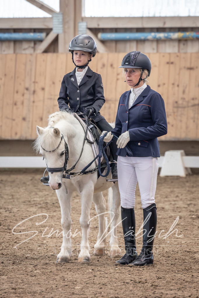 20251011-_3LI9044 | Tierfotografie Pferde, Hunde, Katzen, Haustiere.
Turnierfotografie Reitturniere, Reiten, Springreiten, Dressur in Hanau, dem Main-Kinzig-Kreis und dem Rhein-Main- Gebiet um Frankfurt