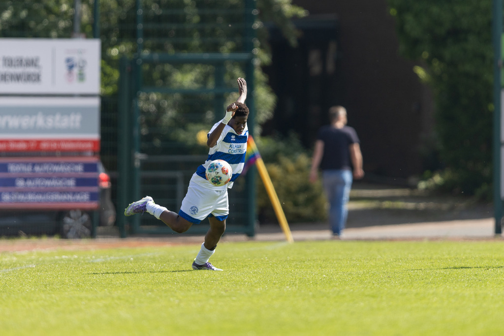 Fußball I Männer I 40. Pfingscup Hollage I 12995 | realhellocedii - Realisiert mit Pictrs.com