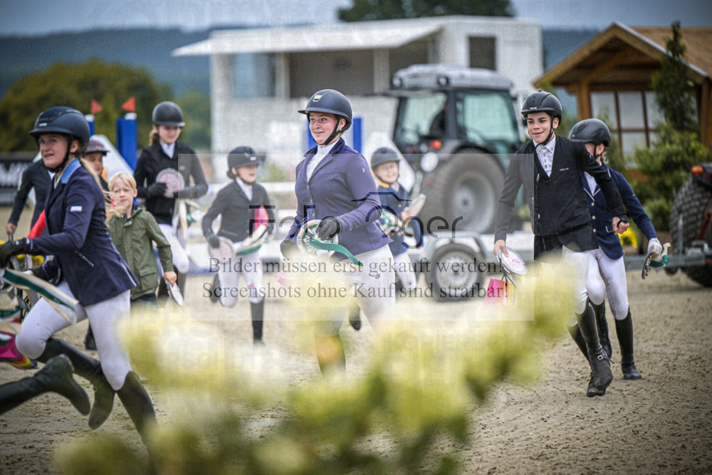 DOS_0115 | Entdecke hochwertige Reitturnierfotos von Foto Oger. Professionell, emotional und authentisch – jetzt Lieblingsmomente im Shop bestellen.Deutschlandweite Turnierfotografie. - Realisiert mit Pictrs.com