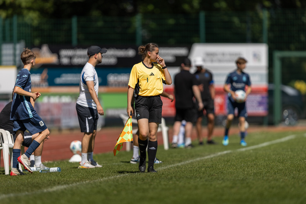Fußball I Männer I 40. Pfingscup Hollage I 13357 | realhellocedii - Realisiert mit Pictrs.com