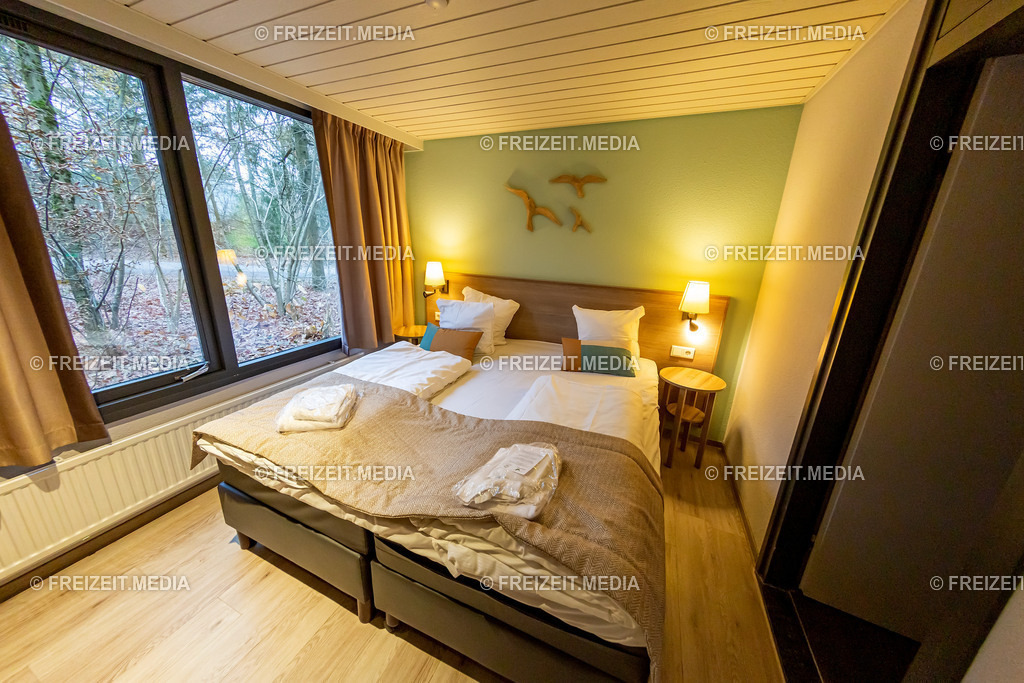 VIP BUNGALOW IM CENTER PARCS BISPINGER HEIDE | CENTER PARCS BISPINGER HEIDE

VEROEFFENTLICHUNG NUR GEGEN HONORAR

CONTACT:
FREIZEIT.MEDIA
HENDRIK PÖTHER
IM SCHLATT 24
46414 RHEDE

FON: +49 (0)2872 9496637
MAIL: INFO@FREIZEIT-MEDIA.DE
WEB: WWW.FREIZEIT.MEDIA - Realisiert mit Pictrs.com