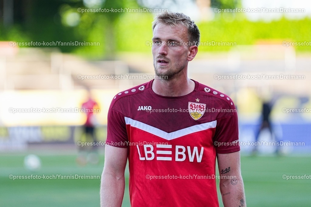 xYDR09052501092 | 09.05.2025, xydrx, Fußball, Borussia Dortmund II - VFB Stuttgart II, 3.Liga, Stadion Rote Erde, Saison 2024 2025: Alexander Groiß (VFB Stuttgart II #6) DFB regulations prohibit any use of photographs as image sequences and or quasi-video.