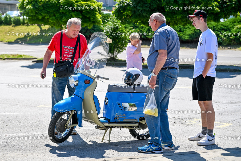 Slowakei_ Povazska Bystrica_ Veteran Tour Manin_ 14.06.2025-22 | 14.06.2025, Slowakei, SVK, Trenciansky kraj, Povazska Bystrica, im Bild Oldtimer Klub, Historische Fahrzeuge, Veteran Tour Manin, Auto, Alt, Besucher, Menschen, Feature, Symbolbild