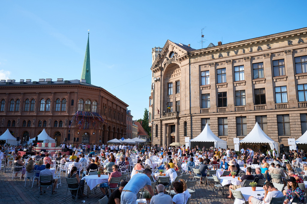 Impressionen aus der Stadt Riga | Riga, Lettland - August 20, 2022: 821 Jahre Feier; Impressionen aus der Stadt Riga. - Realisiert mit Pictrs.com