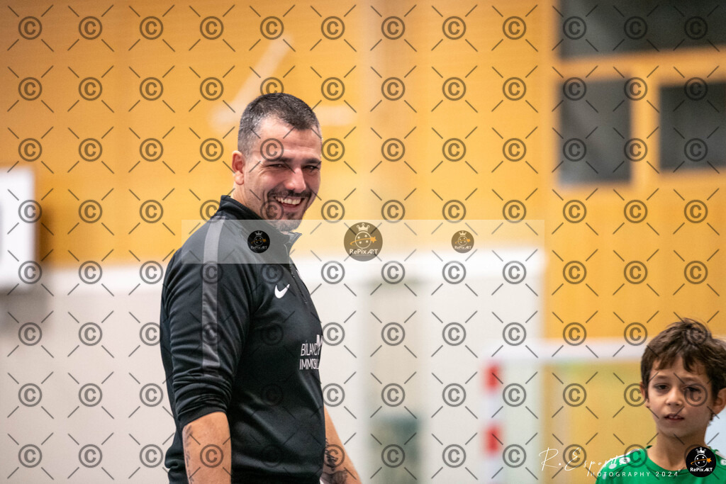 20241130_FCR-Hallenturnier-E-5_013 | Sport und Naturfotografie von Roberto Esposito zeigt echte Momente Bewegung und die Schönheit der Natur. Ausdrucksstarke Bilder schaffen Emotionen.