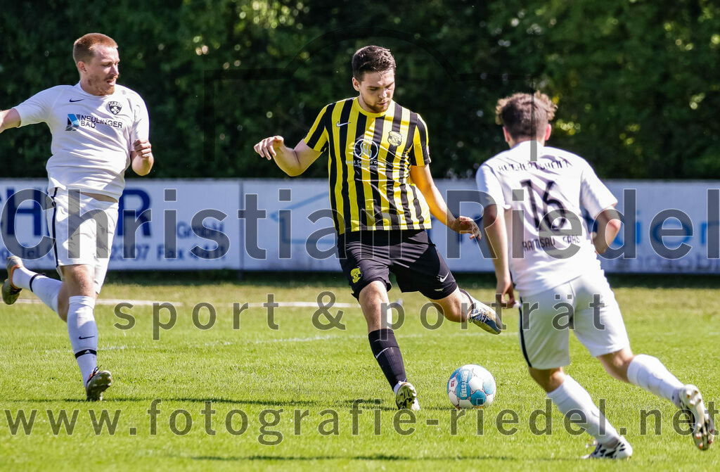 2023-08-19_052_FC_Moosinning_gegen_SV_Reichertsheim | Moosinning, Deutschland, 19.08.2023:
Fußball, Bezirksliga Oberbayern Ost 2023 / 2024, 5. Spieltag, FC Moosinning gegen SV Reichertsheim, Endergebnis: 0:4

Liam Fitzpatrick (FC Moosinning, #22), Tobias Michel (SV Reichertsheim, #16)

Foto: Christian Riedel / fotografie-riedel.net