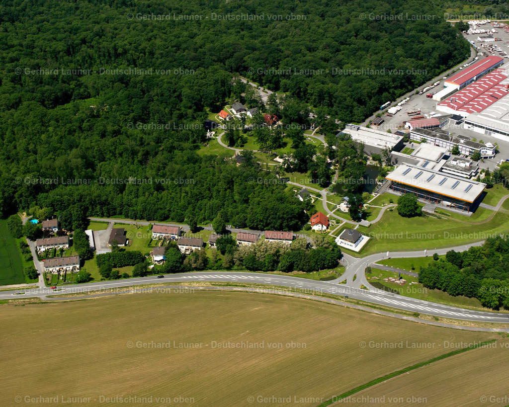 2626175 | RHEINAU 09.06.2006 Wald- Gebiete und Forstflächen umsäumen das Siedlungsgebiet des Dorfes in Rheinau im Bundesland Baden-Württemberg, Deutschland // Village - view on the edge of forested areas in Rheinau in the state Baden-Wuerttemberg, Germany Foto: Gerhard Launer