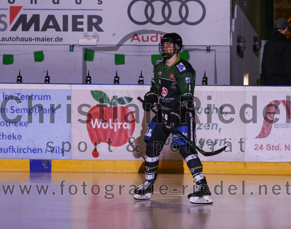 2023-01-22_005_Eishockey_TSV_Erding_gegen_ESC_Dorfen | Erding, Deutschland, 22.01.2023:
Eishockey, Bayernliga 2022 / 2023, 29. Spieltag, TSV Erding gegen ESC Dorfen, Endergebnis: 6:2

Simon Franz (Erding Gladiators, #4)

Foto: Christian Riedel / fotografie-riedel.net