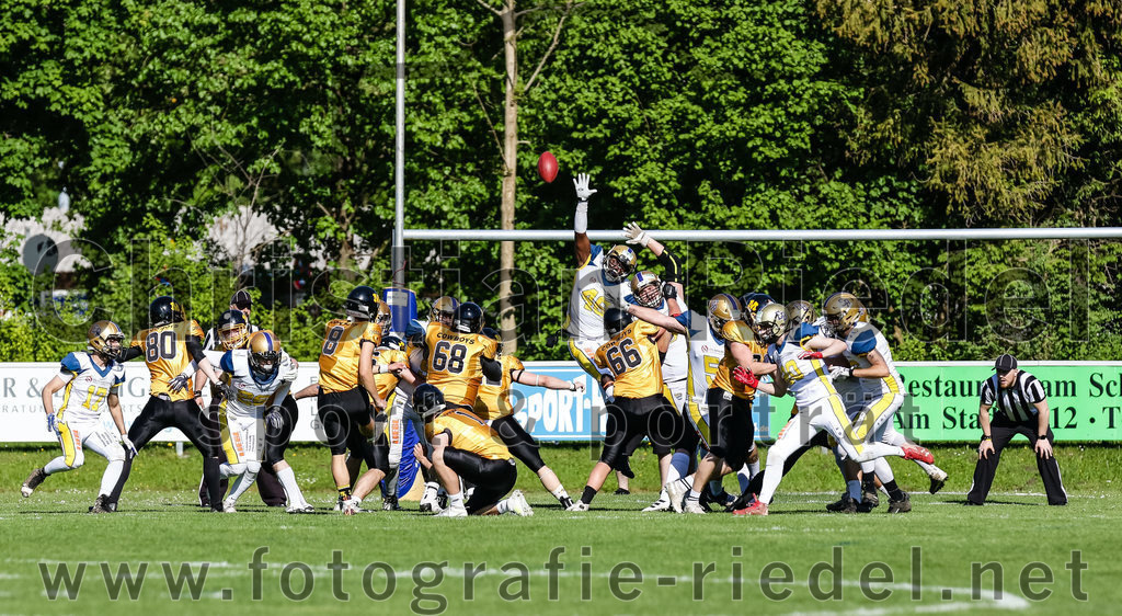 2022-05-14_070_Erding_Bulls_gegen_Munich_Cowboys_2 | Erding, Deutschland, 14.05.2022:
Fußball, Regionalliga 2022, 3. Spieltag, Erding Bulls gegen Munich Cowboys 2, Endergebnis: 20:30

Martez Reaves (Erding Bulls, #46)

Foto: Christian Riedel / fotografie-riedel.net