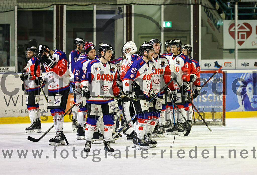 2023-01-22_156_Eishockey_TSV_Erding_gegen_ESC_Dorfen | Erding, Deutschland, 22.01.2023:
Eishockey, Bayernliga 2022 / 2023, 29. Spieltag, TSV Erding gegen ESC Dorfen, Endergebnis: 6:2

Alexander Kanzelsberger (ESC Dorfen, #4), Fabian Kanzelsberger (ESC Dorfen, #25)

Foto: Christian Riedel / fotografie-riedel.net