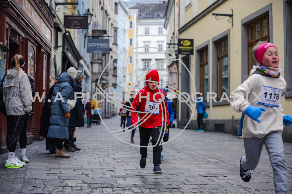SILVESTERLAUF LINZ 25 | Linz, AUSTRIA, 31. Dezember 25, TRIRUN SILVESTERLAUF LINZ 25 , Image shows: 
Photo: WAPICS / BINDER Manuel