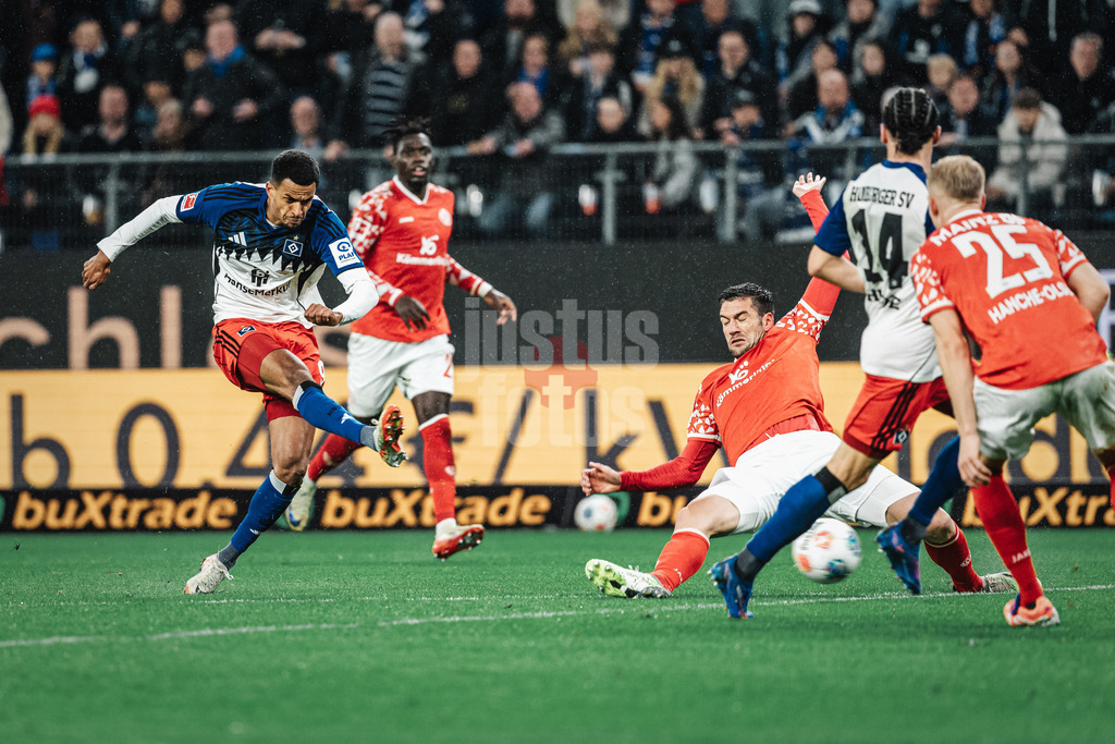 Fußball | Männer | Saison 2025/2026 | 1. Fußball-Bundesliga | 6. Spieltag | Hamburger SV vs. 1. FSV Mainz 05 | 05.10.2025 | Robert Glatzel (#9, HSV) beim Schuss aufs Tor