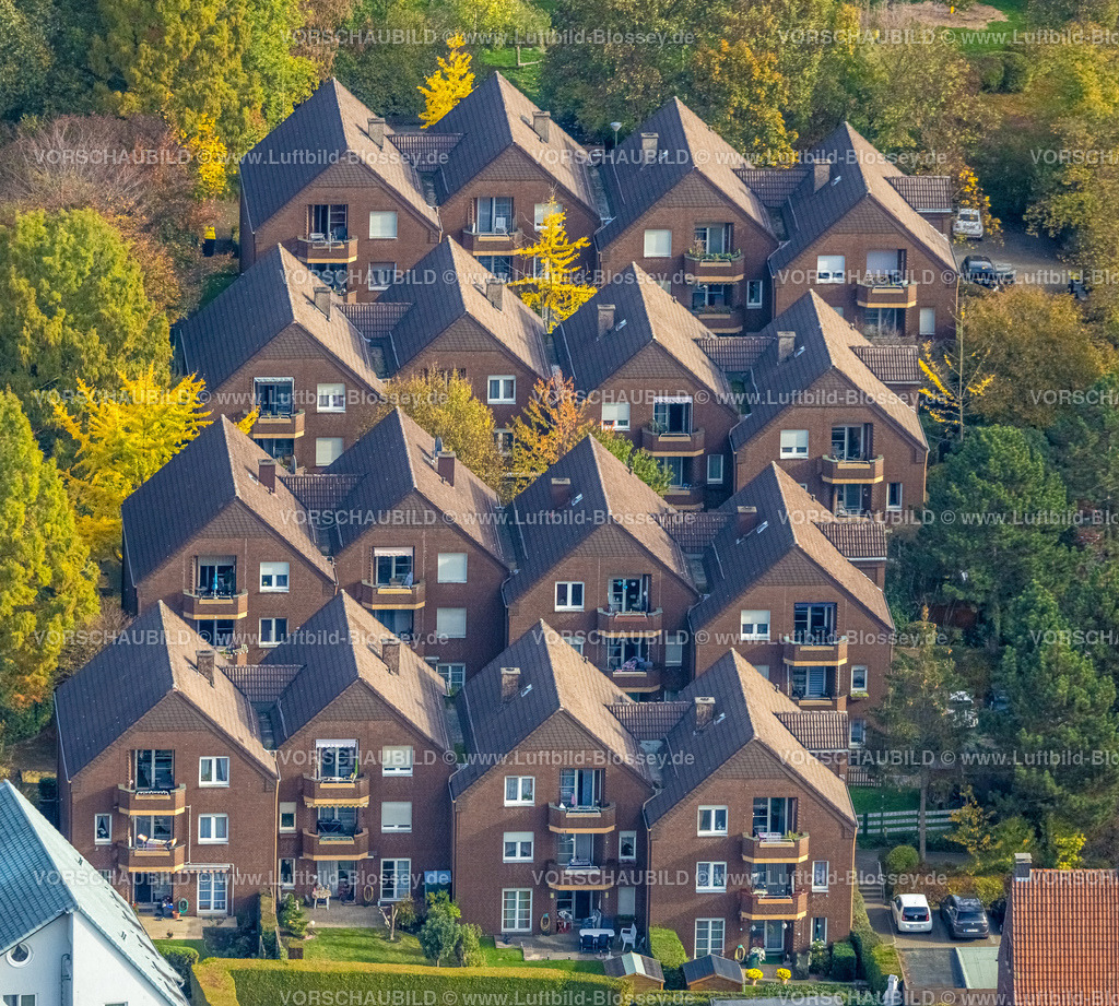 Bergkamen221012958 | Luftbild, Reihenhäuser Wohnsiedlung, Schulstraße, braune Fassaden, Weddinghofen, Bergkamen, Ruhrgebiet, Nordrhein-Westfalen, Deutschland