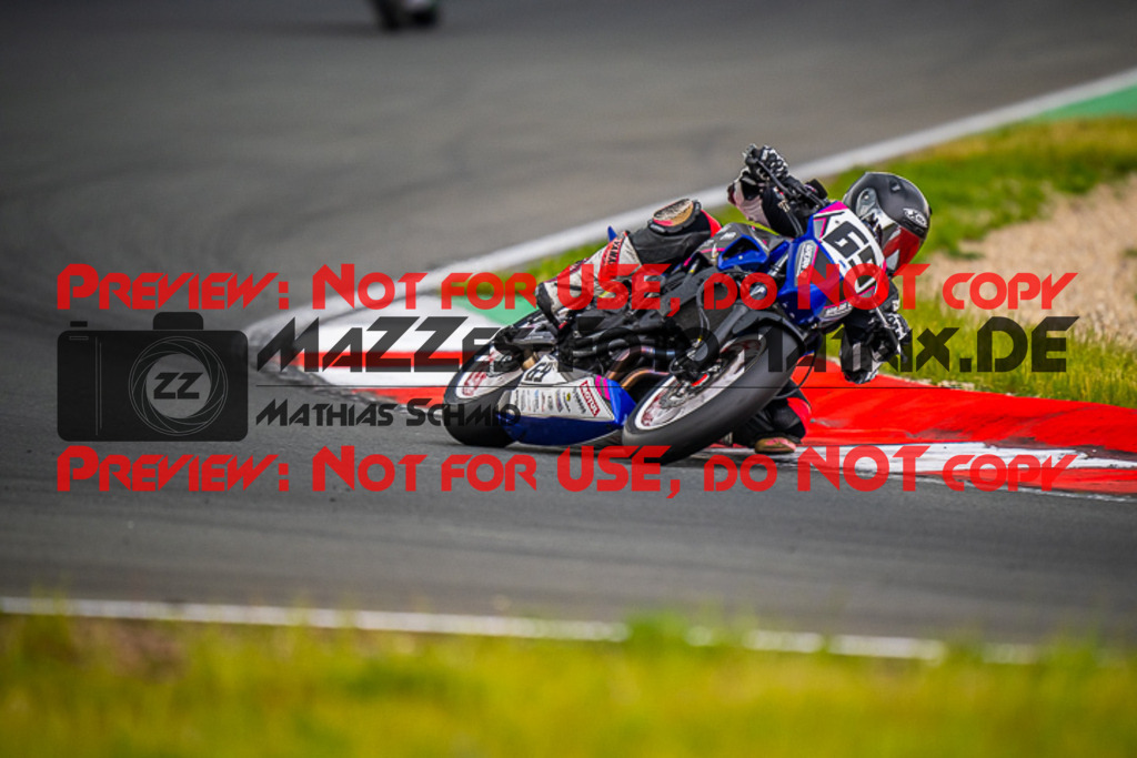 MaZZes_FotoMatrix_220521_2502 | Fotograf Mathias Schmid
Sportfotograf,
Eventfotograf,
Hochzeitsfotograf,
Portraitfotograf