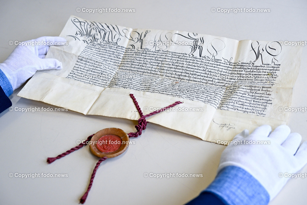 Stadtarchiv Linz_ Urkunden_ 28.04.2023-6 | 28.04.2023,Linz, AUT, Neues Rathaus, Stadtarchiv, im Bild Urkunde Kaiser Friedrich III., 10. Maerz 1490, Landeshauptstadturkunde, Buergermeisterprivileg, Nennung der Landeshauptstadt Linz