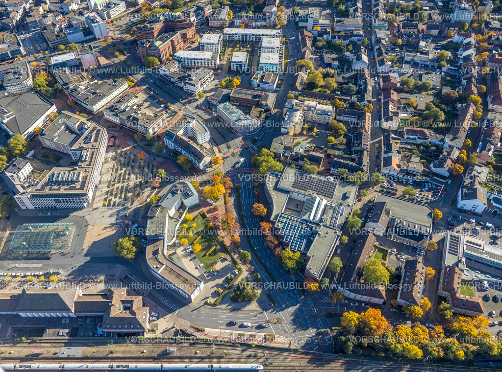 Hamm251001429 | Luftbild, Neue Bahnhofstraße Teilstück zwischen Willy-Brandt-Platz und Am Stadtbad, Baustelle Neubau Appartement-Gebäude für studentisches Wohnen an der Straßenkreuzung Neue Bahnhofstraße Ecke Friedrichstraße neben dem Gesundheitsamt, Gustav-Lübcke-Museum, Mitte, Hamm, Ruhrgebiet, Nordrhein-Westfalen, Deutschland