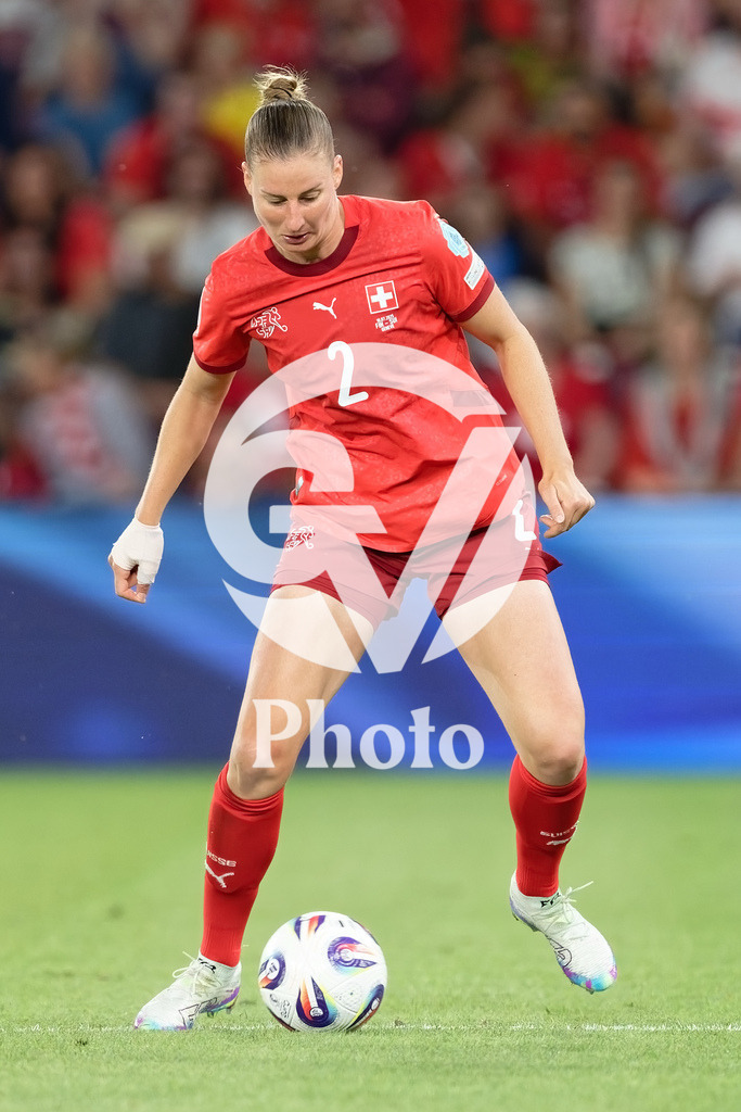 Finland v Switzerland: UEFA Women's EURO 2025 Group A | GENEVA, SWITZERLAND - JULY 10: Julia Stierli of Switzerland controls the ball  during the UEFA Women's EURO 2025 Group A match between Finland and Switzerland at Stade de Geneve on July 10, 2025 in Geneva, Switzerland. (Photo by Giuseppe Velletri/Sports Press Photo/Getty Images)